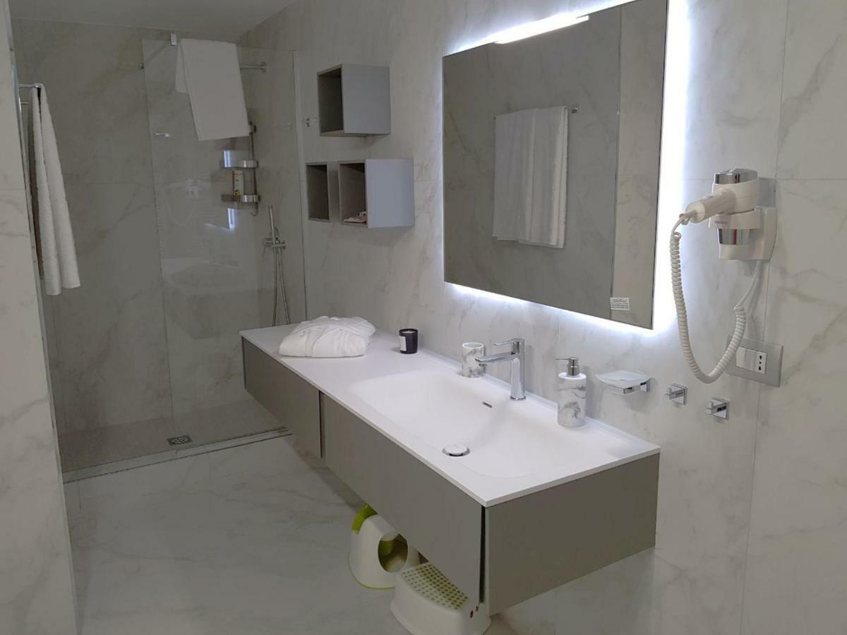 Deluxe Apartments Garda Sirmione Exterior photo